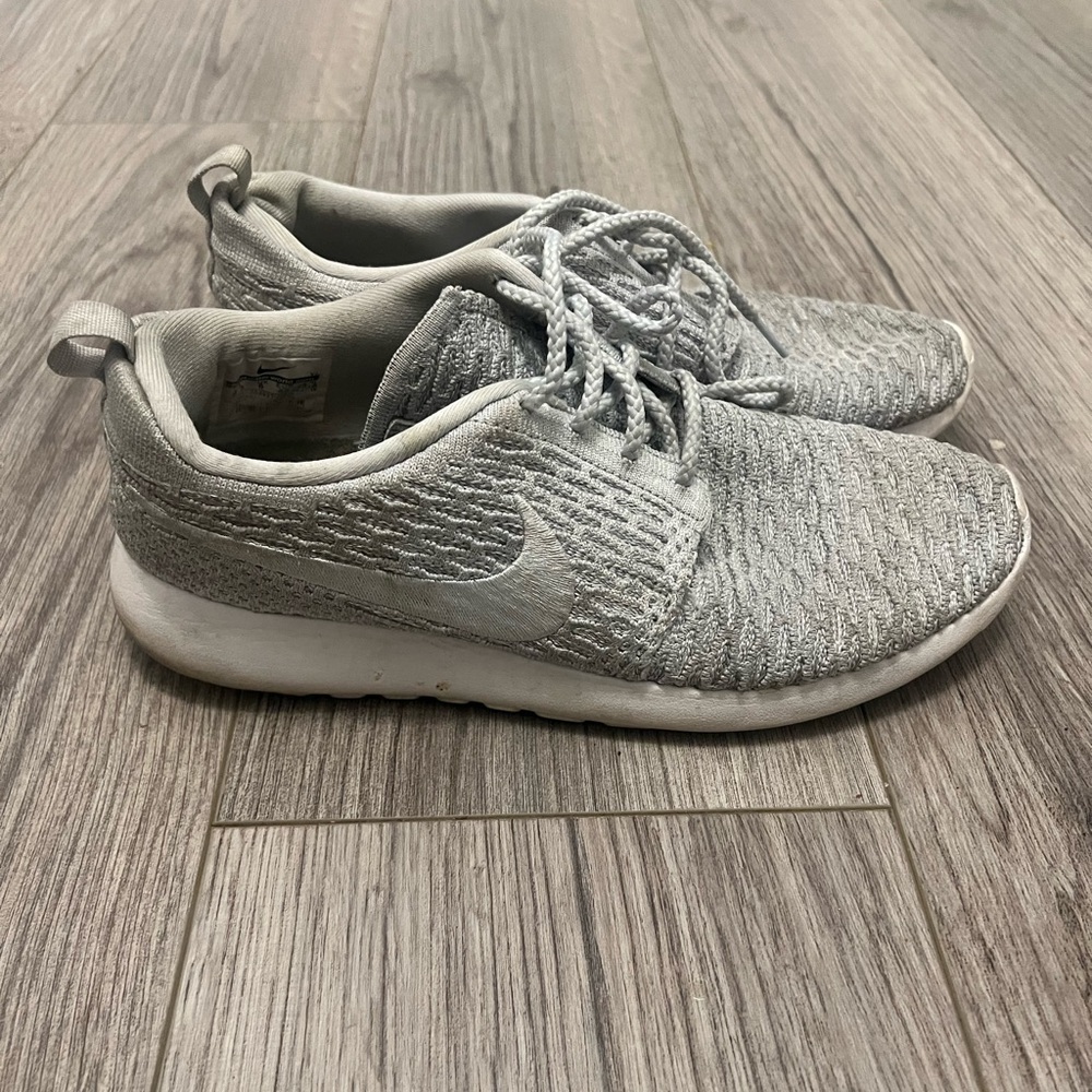 Nike White and Grey Knit Sneakers women’s 8.5
